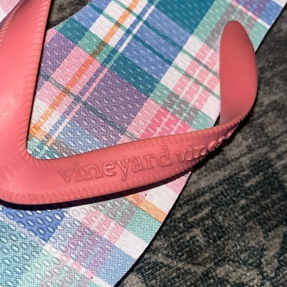 Vineyard Vines youth kids plaid flip flops size 4